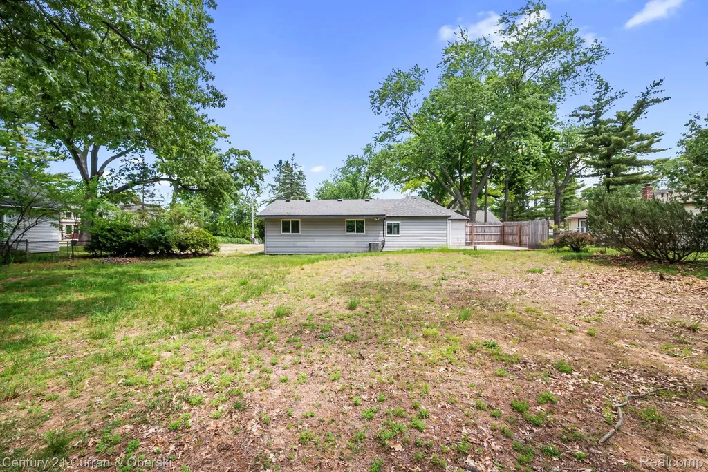 2374 Lakena Road West Bloomfield Charter Township MI 48324