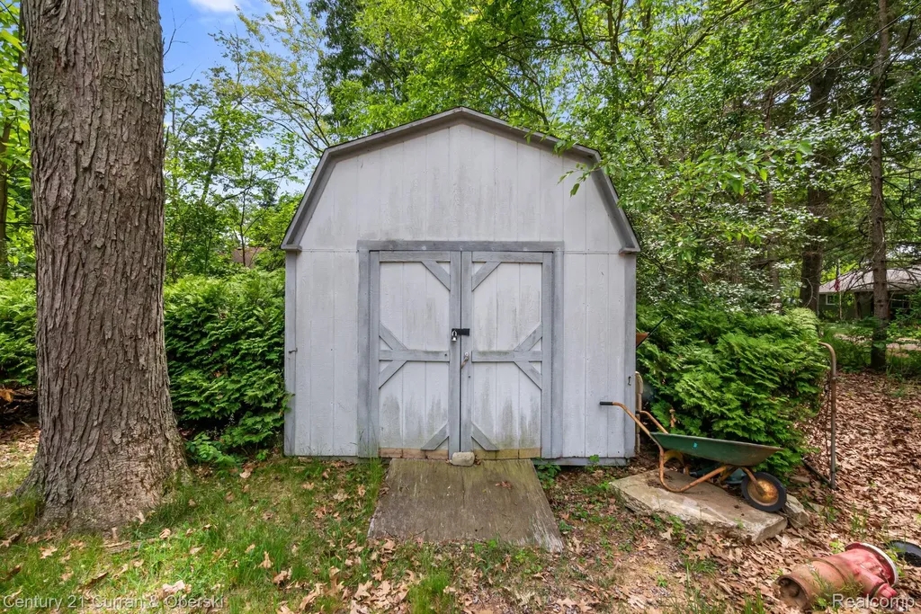2374 Lakena Road West Bloomfield Charter Township MI 48324