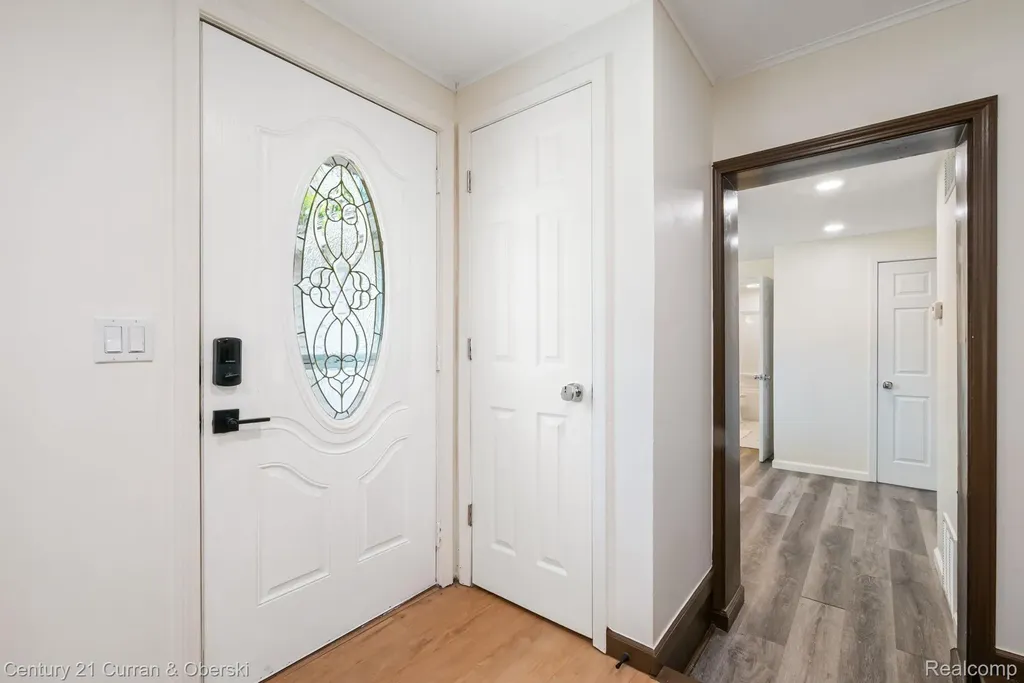 2374 Lakena Road West Bloomfield Charter Township MI 48324