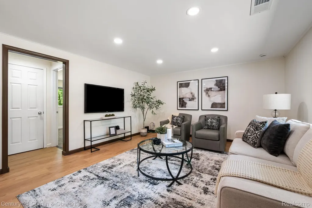 2374 Lakena Road West Bloomfield Charter Township MI 48324