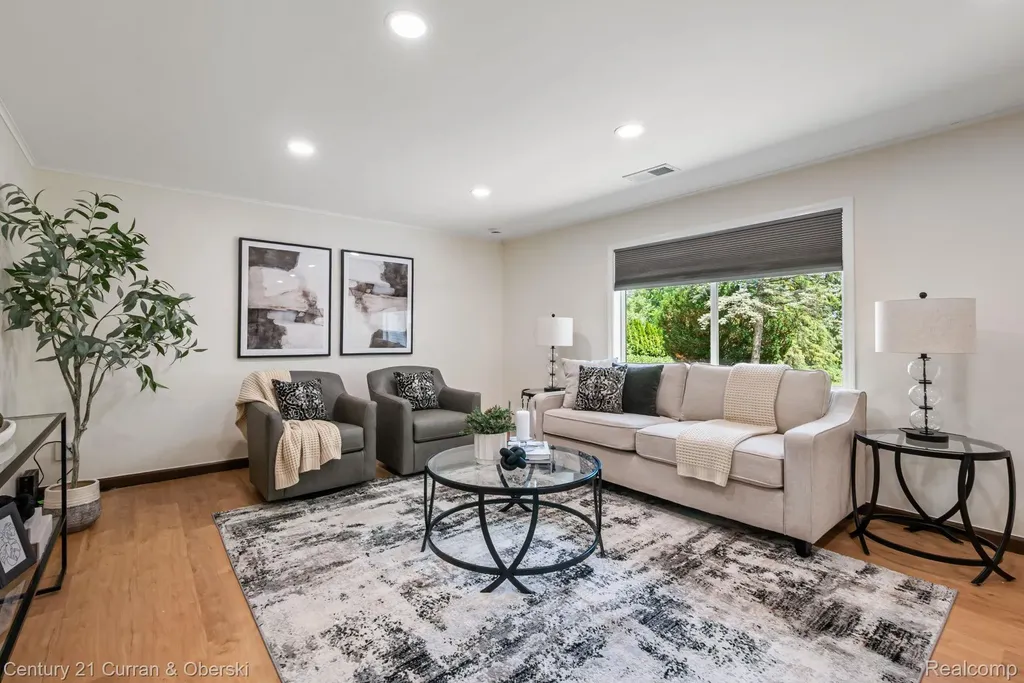 2374 Lakena Road West Bloomfield Charter Township MI 48324