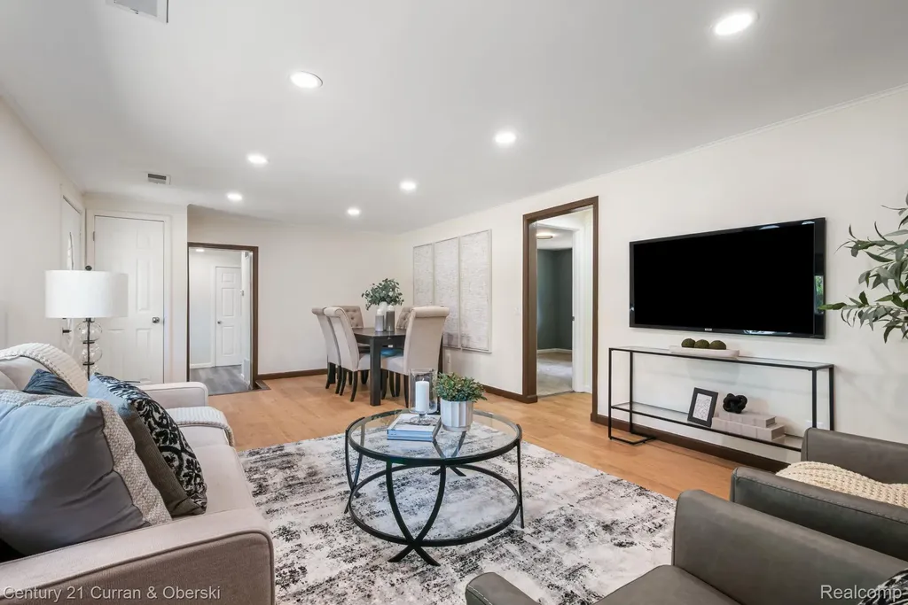2374 Lakena Road West Bloomfield Charter Township MI 48324