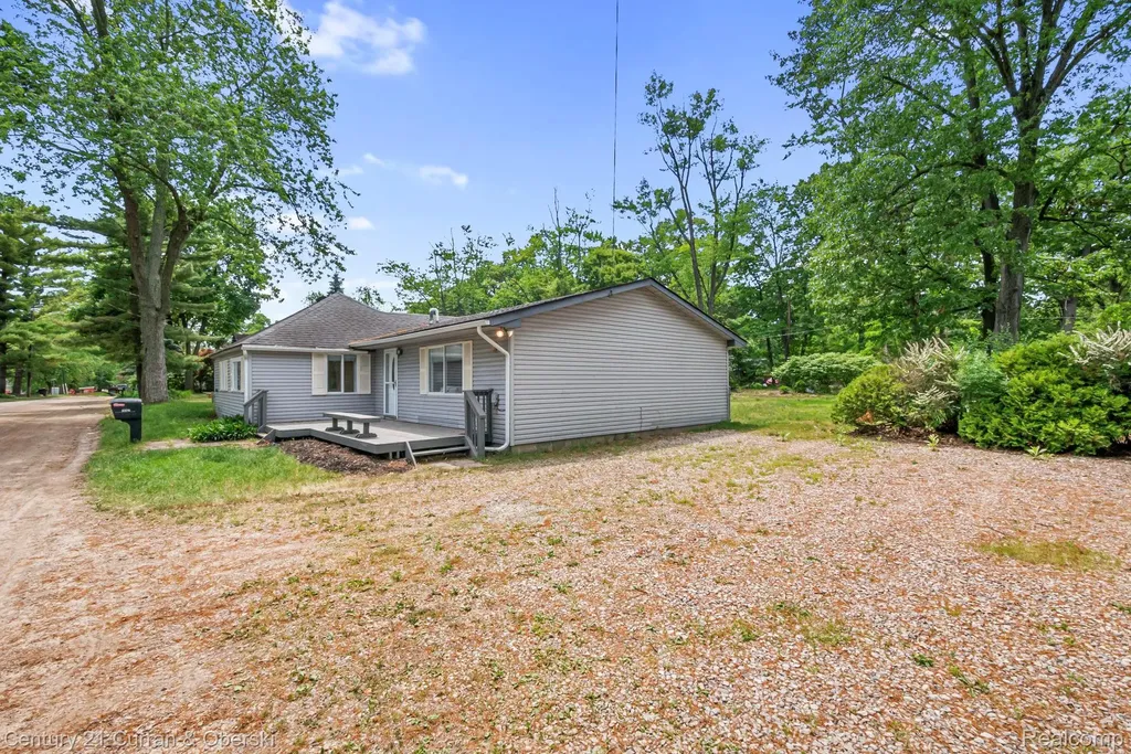2374 Lakena Road West Bloomfield Charter Township MI 48324