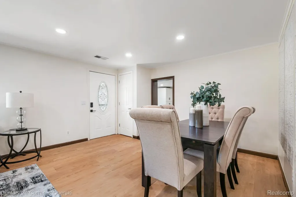2374 Lakena Road West Bloomfield Charter Township MI 48324