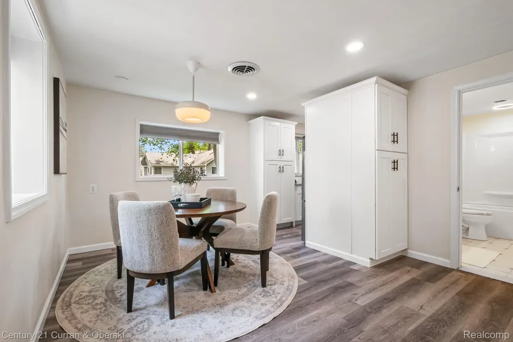 2374 Lakena Road West Bloomfield Charter Township MI 48324