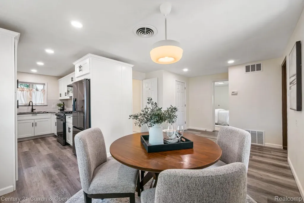 2374 Lakena Road West Bloomfield Charter Township MI 48324