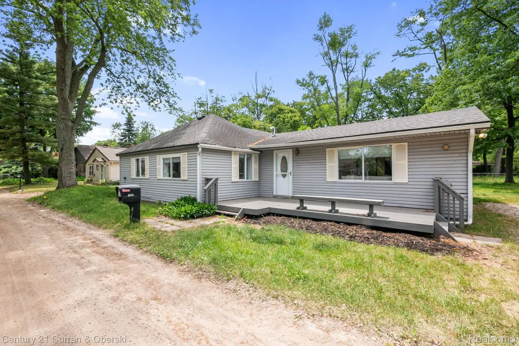 2374 Lakena Road West Bloomfield Charter Township MI 48324