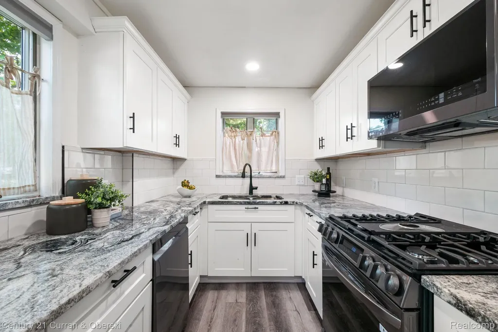 2374 Lakena Road West Bloomfield Charter Township MI 48324