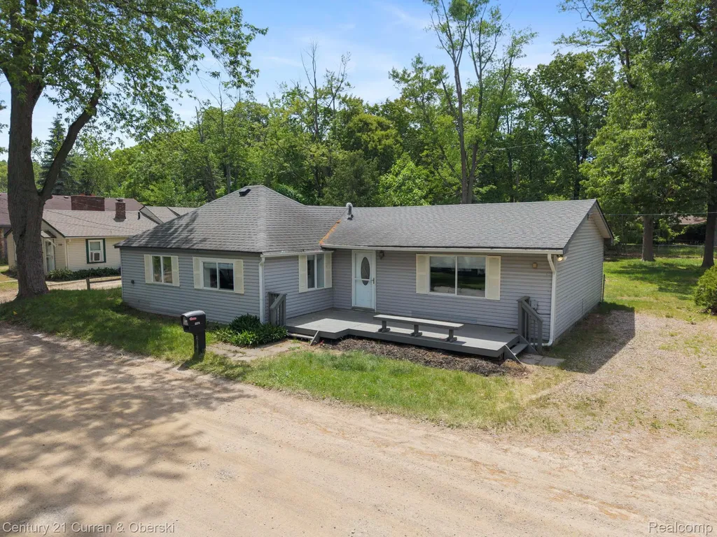 2374 Lakena Road West Bloomfield Charter Township MI 48324