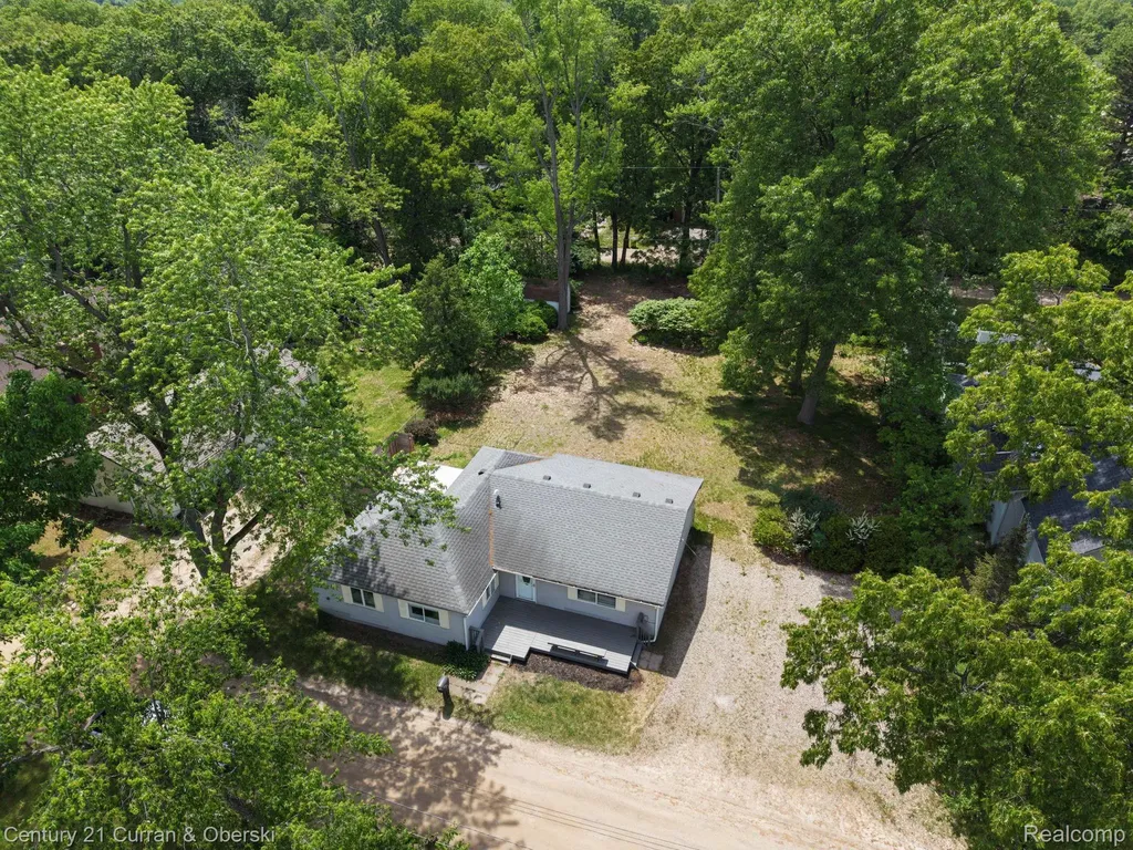 2374 Lakena Road West Bloomfield Charter Township MI 48324