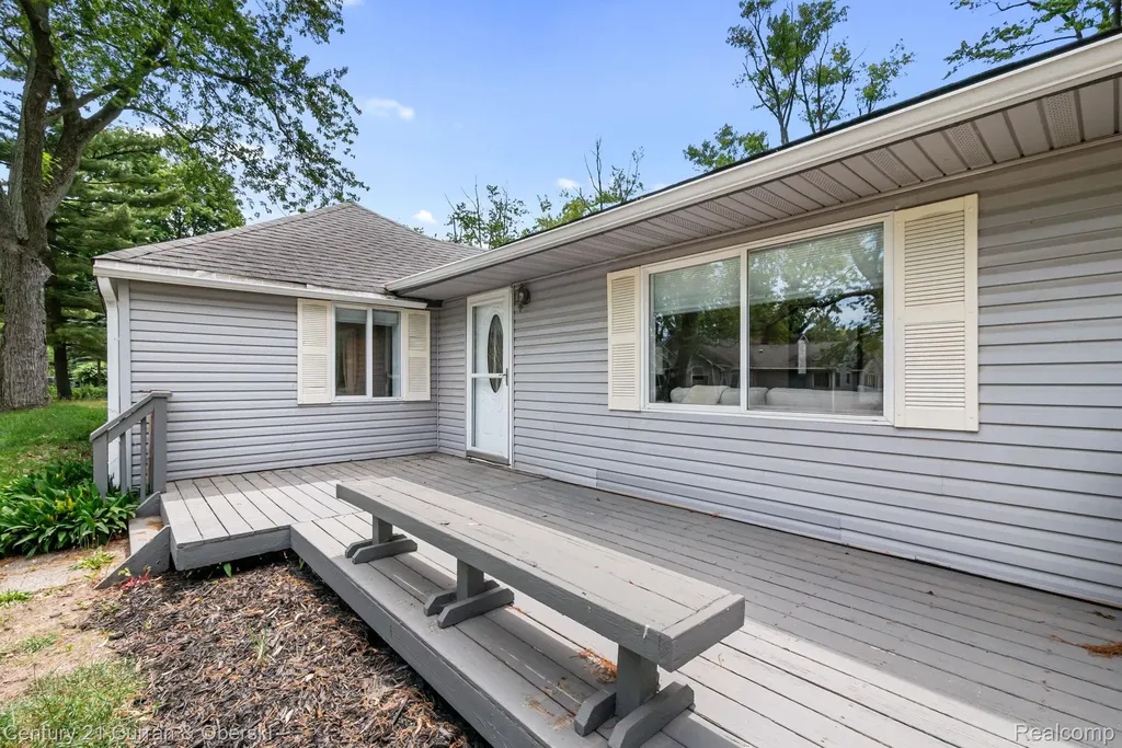 2374 Lakena Road West Bloomfield Charter Township MI 48324