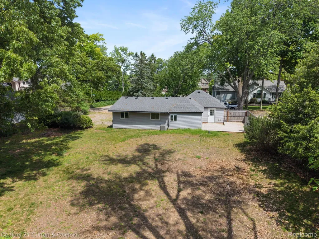 2374 Lakena Road West Bloomfield Charter Township MI 48324
