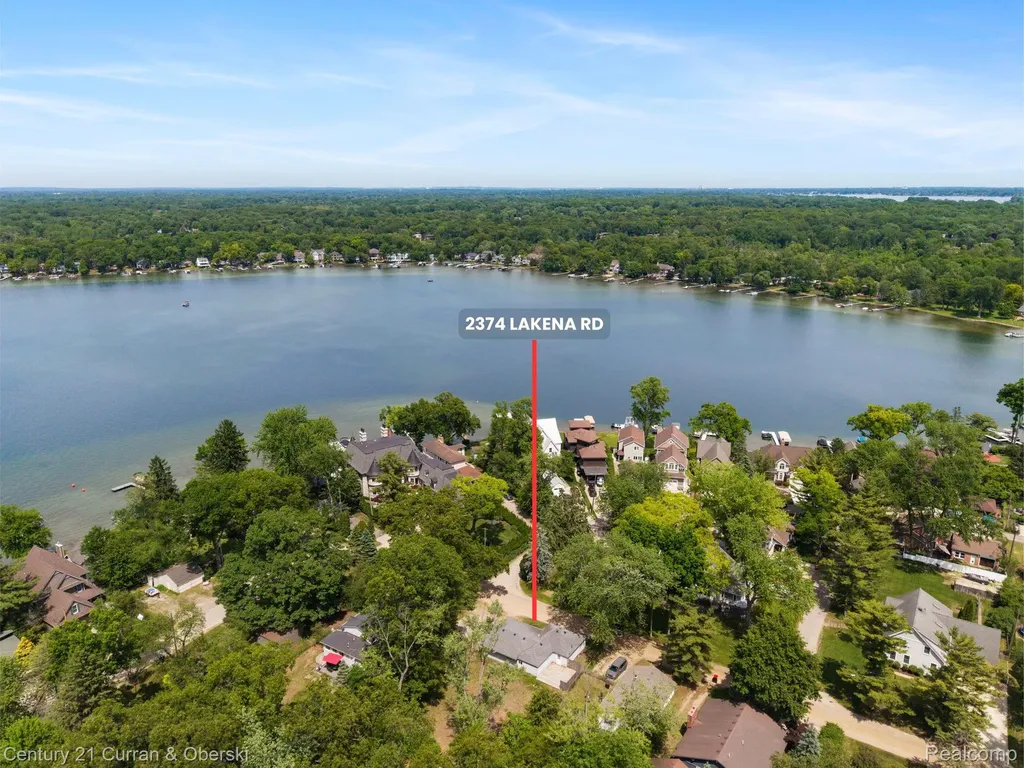 2374 Lakena Road West Bloomfield Charter Township MI 48324