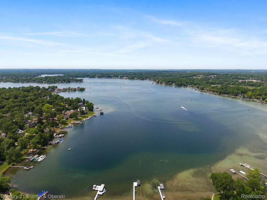 2374 Lakena Road West Bloomfield Charter Township MI 48324