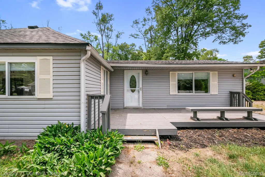 2374 Lakena Road West Bloomfield Charter Township MI 48324