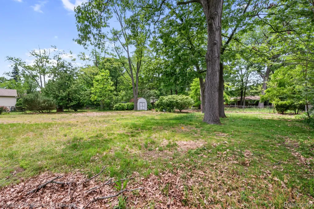 2374 Lakena Road West Bloomfield Charter Township MI 48324