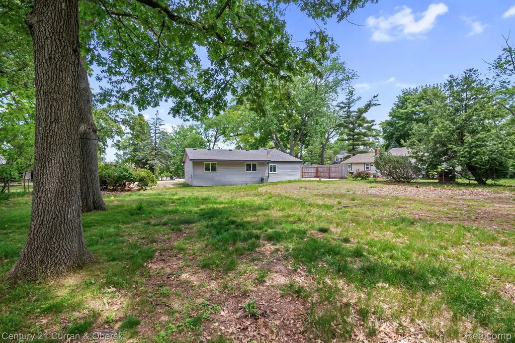 2374 Lakena Road West Bloomfield Charter Township MI 48324