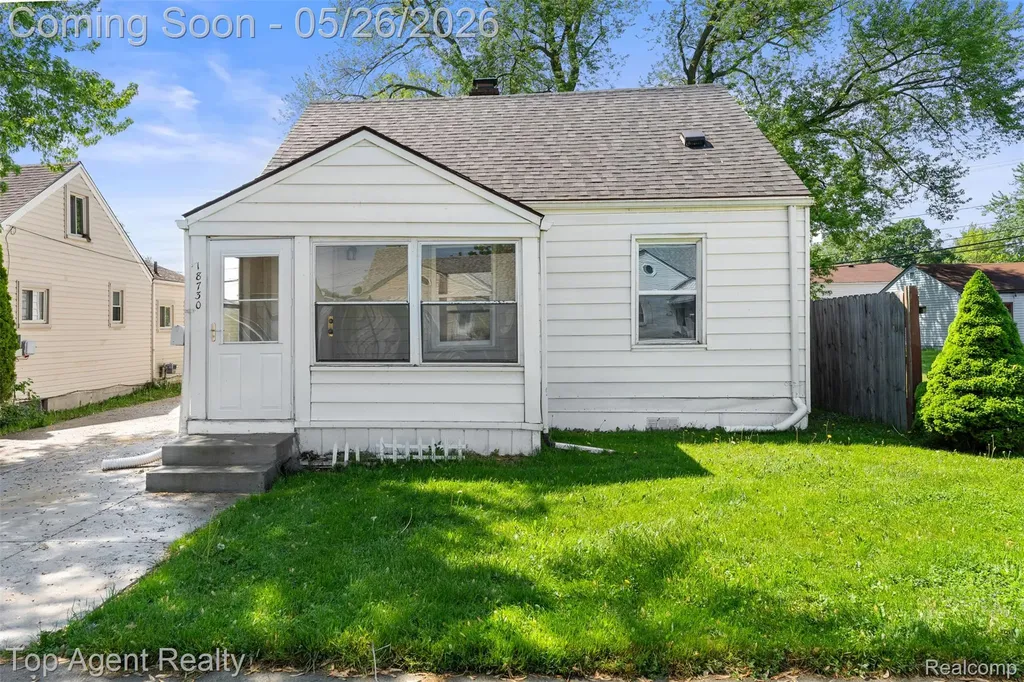 18730 Meier Street Roseville City MI 48066