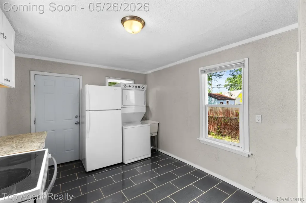 18730 Meier Street Roseville City MI 48066