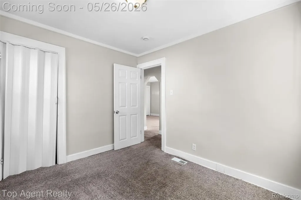 18730 Meier Street Roseville City MI 48066