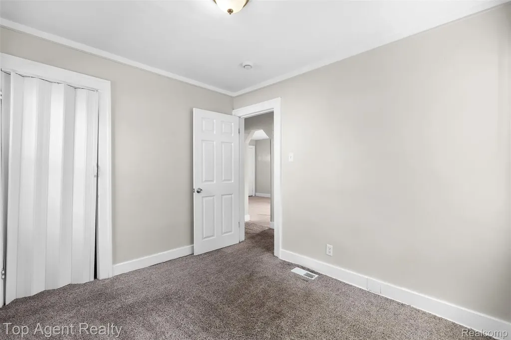 18730 Meier Street Roseville City MI 48066