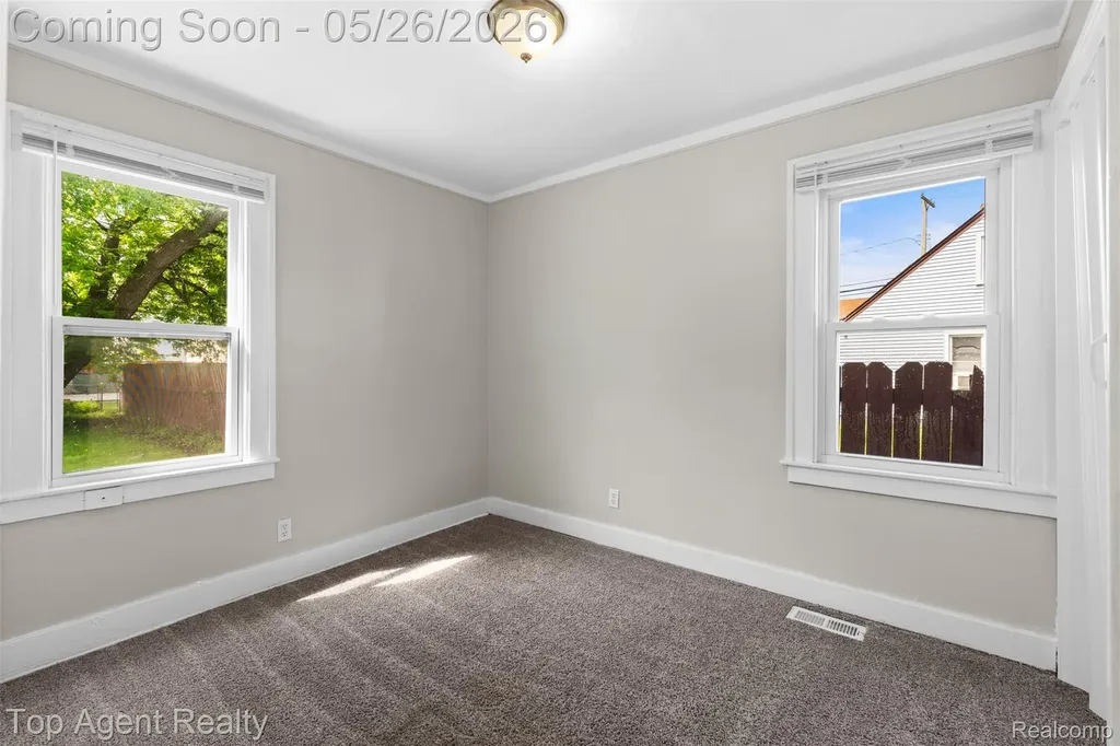 18730 Meier Street Roseville City MI 48066