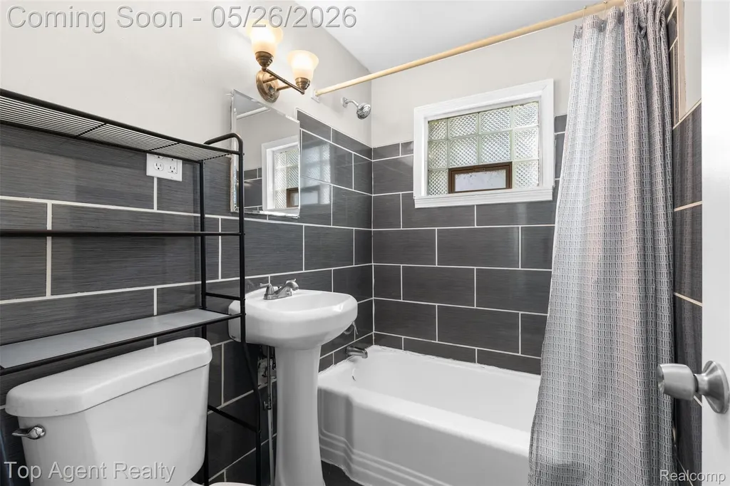 18730 Meier Street Roseville City MI 48066