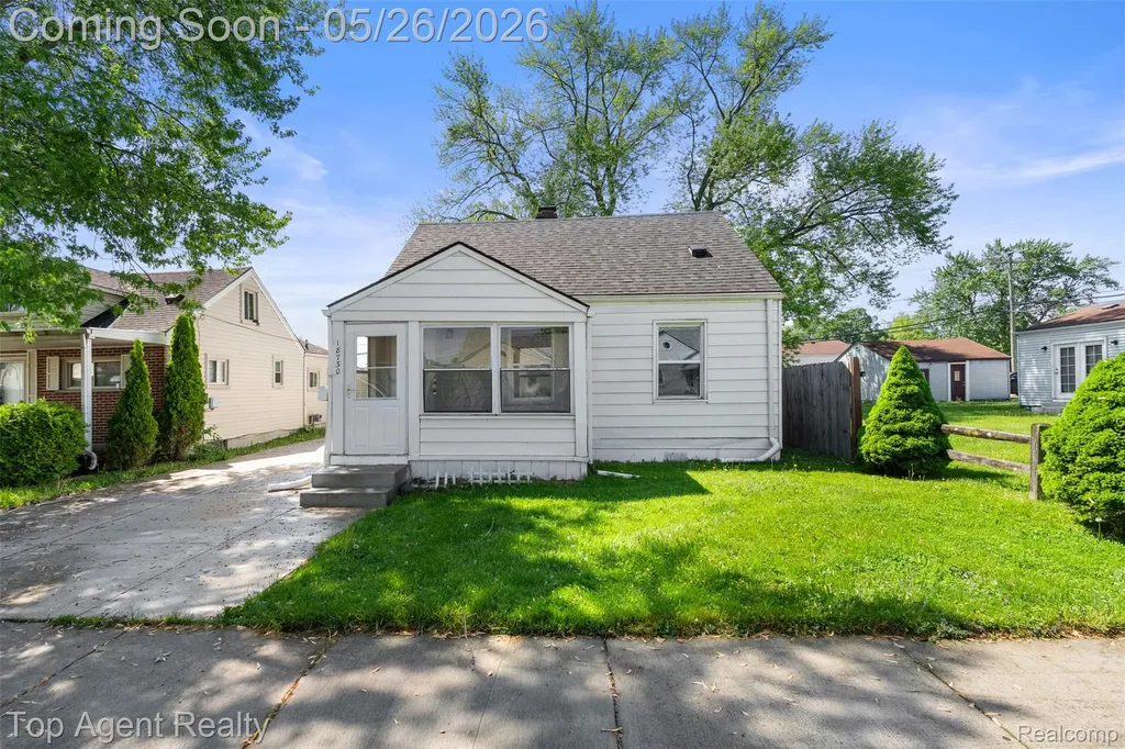 18730 Meier Street Roseville City MI 48066