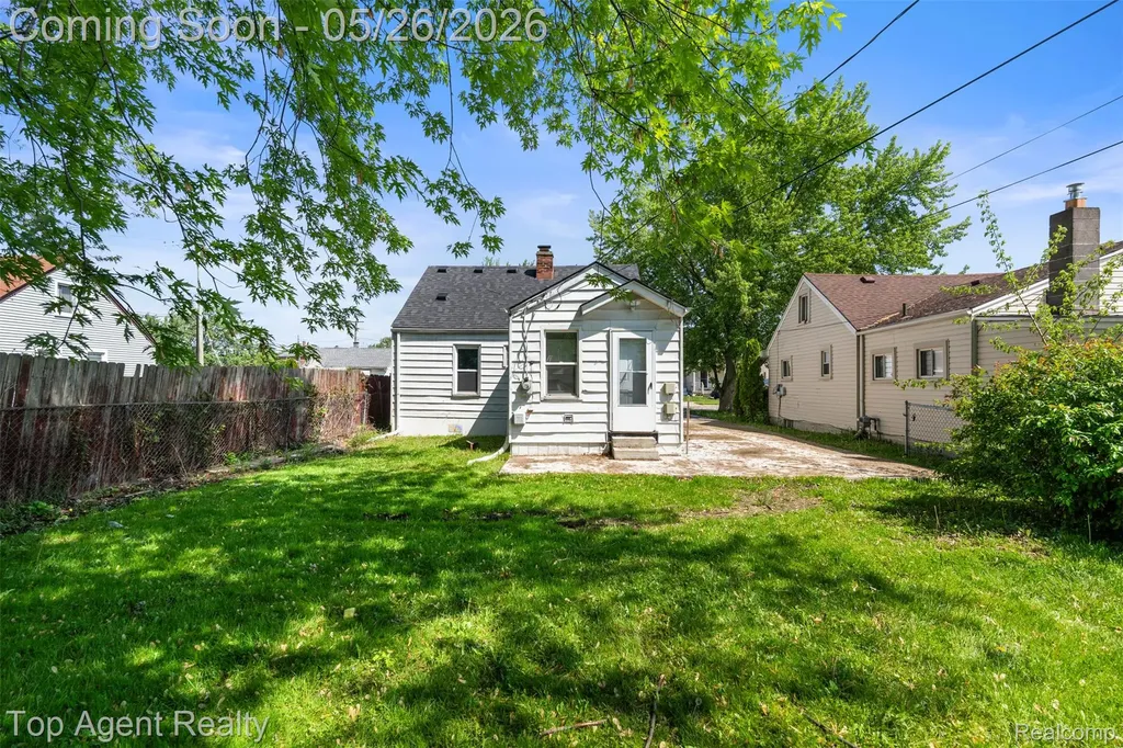 18730 Meier Street Roseville City MI 48066