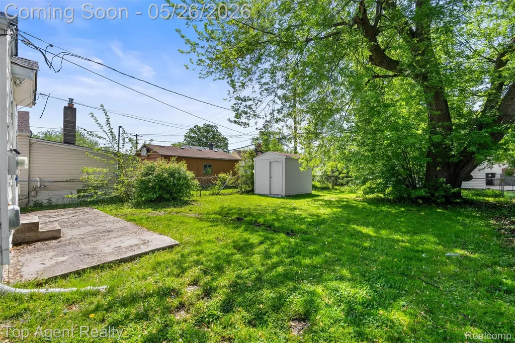 18730 Meier Street Roseville City MI 48066