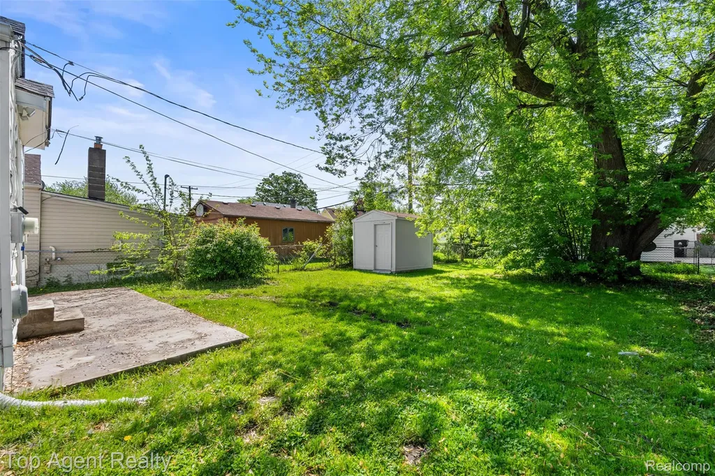 18730 Meier Street Roseville City MI 48066