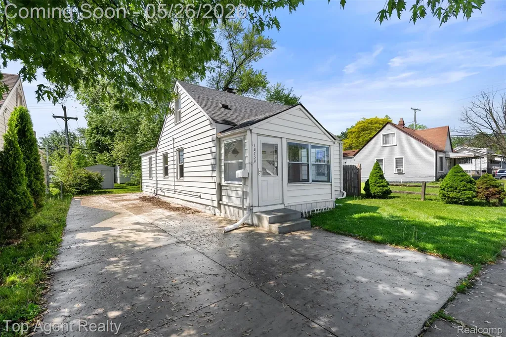 18730 Meier Street Roseville City MI 48066