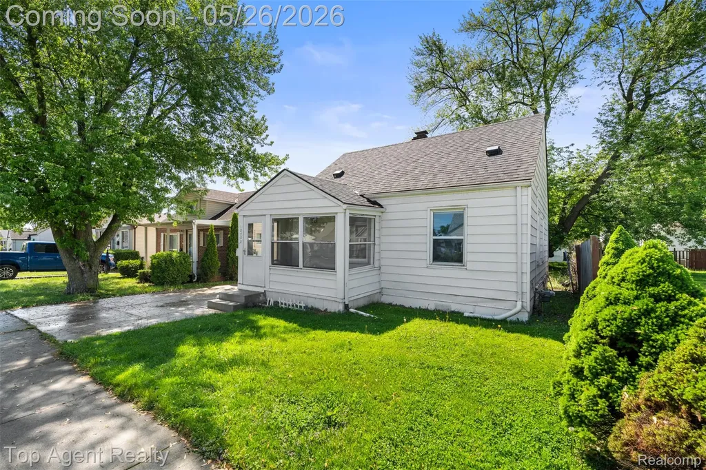 18730 Meier Street Roseville City MI 48066