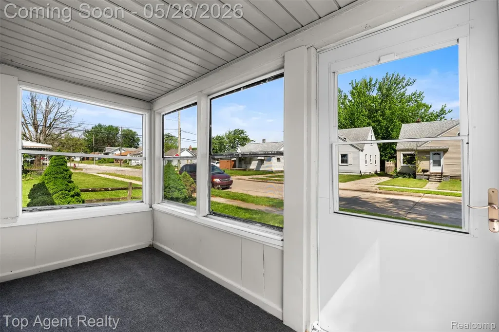 18730 Meier Street Roseville City MI 48066
