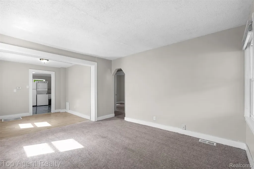 18730 Meier Street Roseville City MI 48066