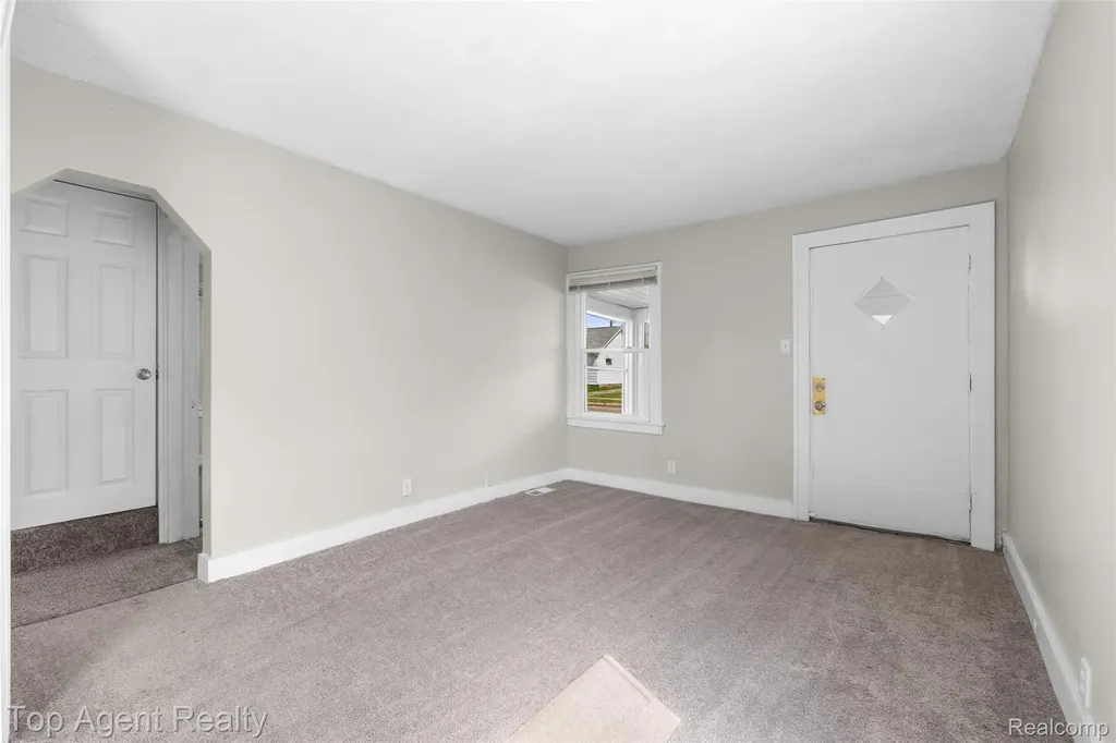 18730 Meier Street Roseville City MI 48066