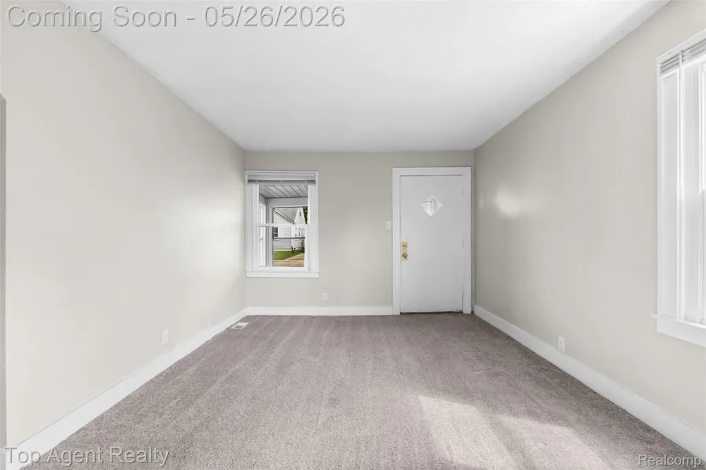 18730 Meier Street Roseville City MI 48066