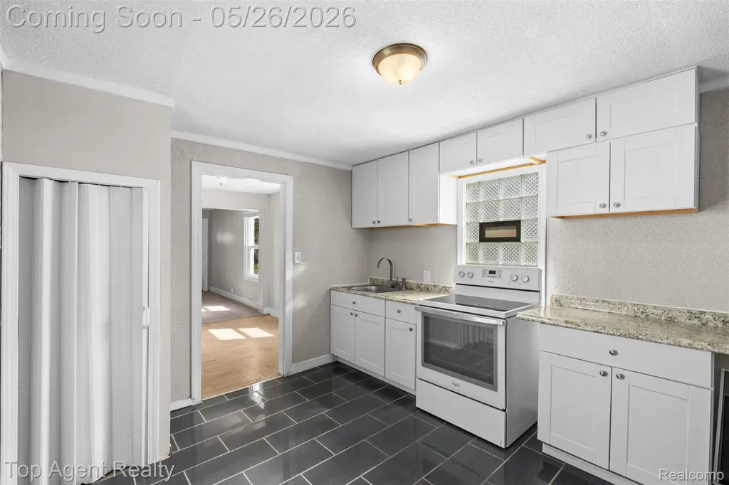 18730 Meier Street Roseville City MI 48066