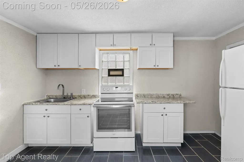 18730 Meier Street Roseville City MI 48066