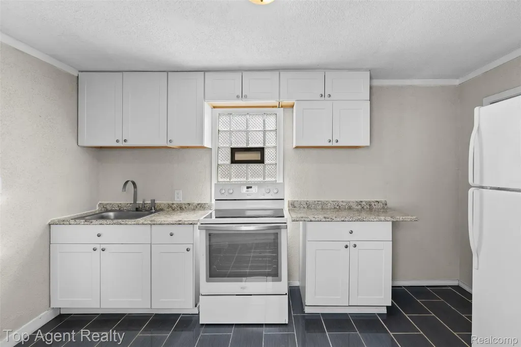 18730 Meier Street Roseville City MI 48066