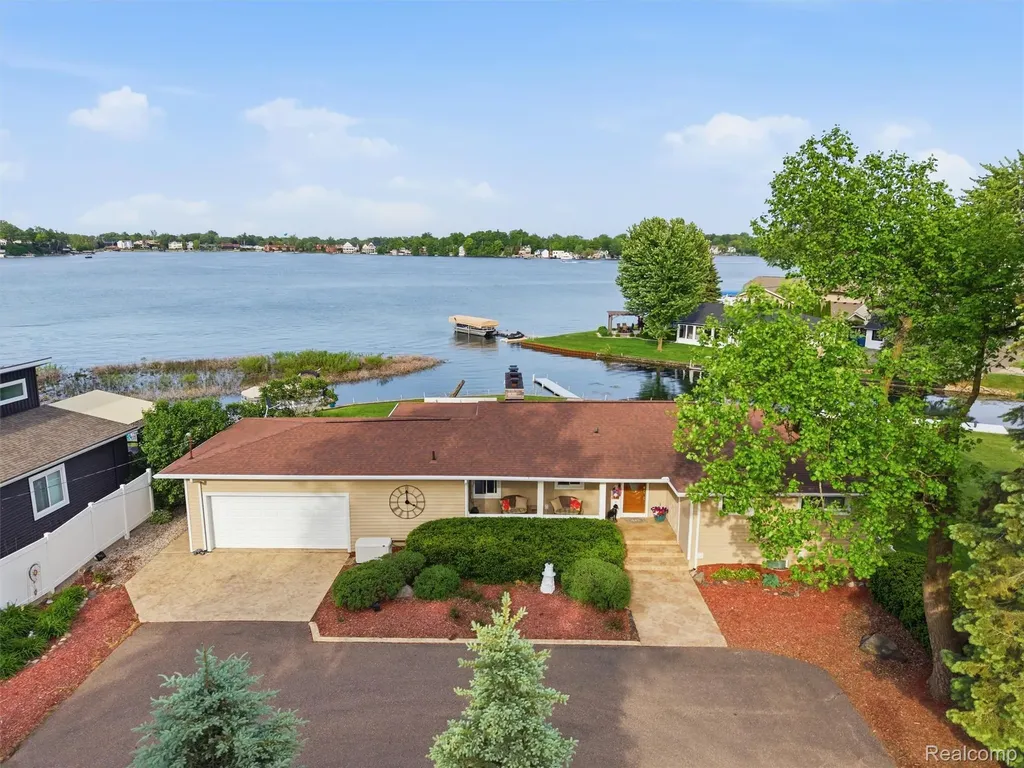 12099 Torrey Road Fenton Charter Township MI 48430
