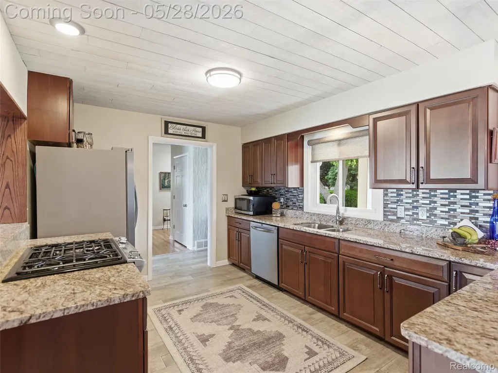 12099 Torrey Road Fenton Charter Township MI 48430