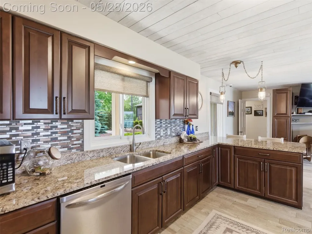 12099 Torrey Road Fenton Charter Township MI 48430