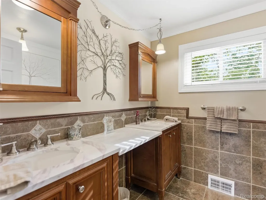12099 Torrey Road Fenton Charter Township MI 48430