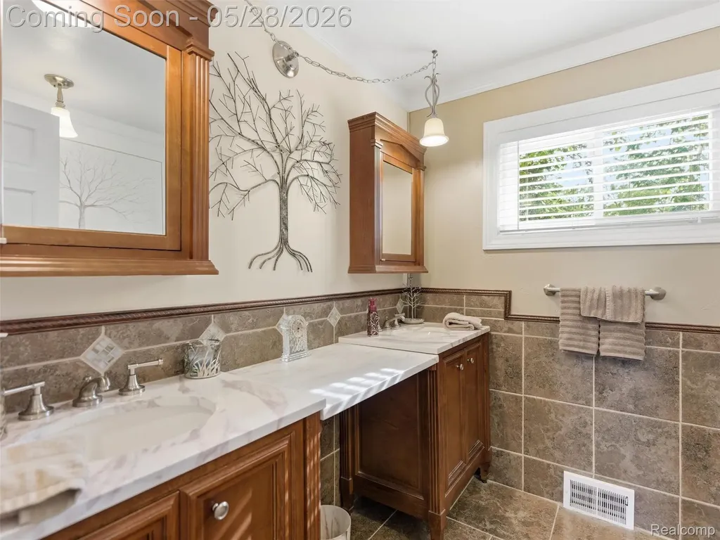 12099 Torrey Road Fenton Charter Township MI 48430