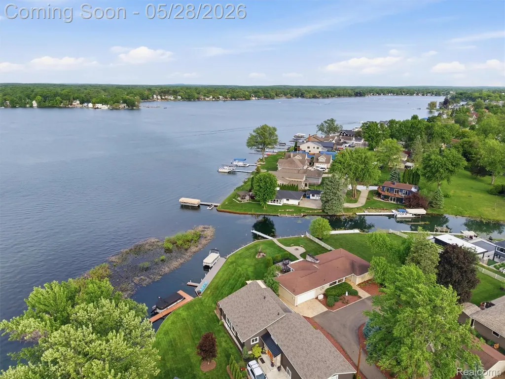 12099 Torrey Road Fenton Charter Township MI 48430