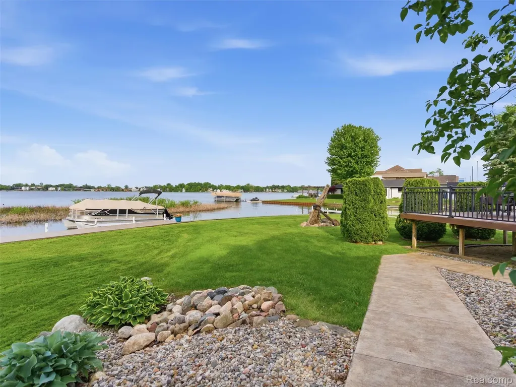 12099 Torrey Road Fenton Charter Township MI 48430