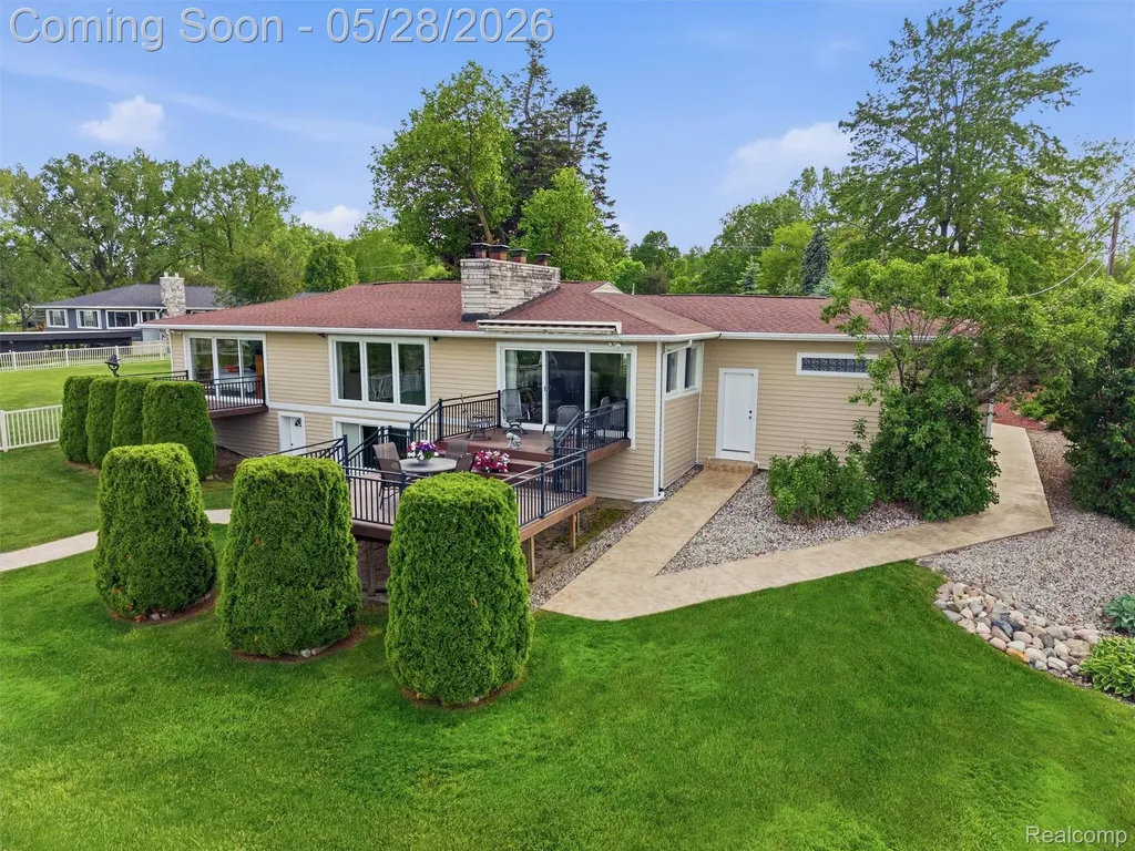12099 Torrey Road Fenton Charter Township MI 48430