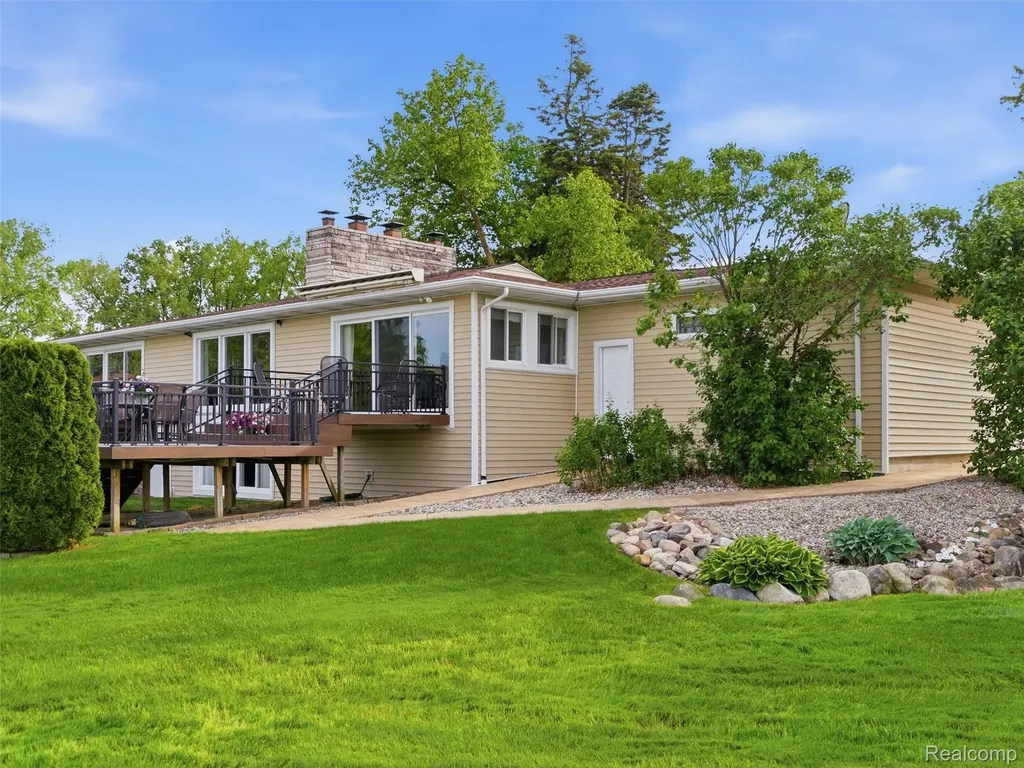 12099 Torrey Road Fenton Charter Township MI 48430