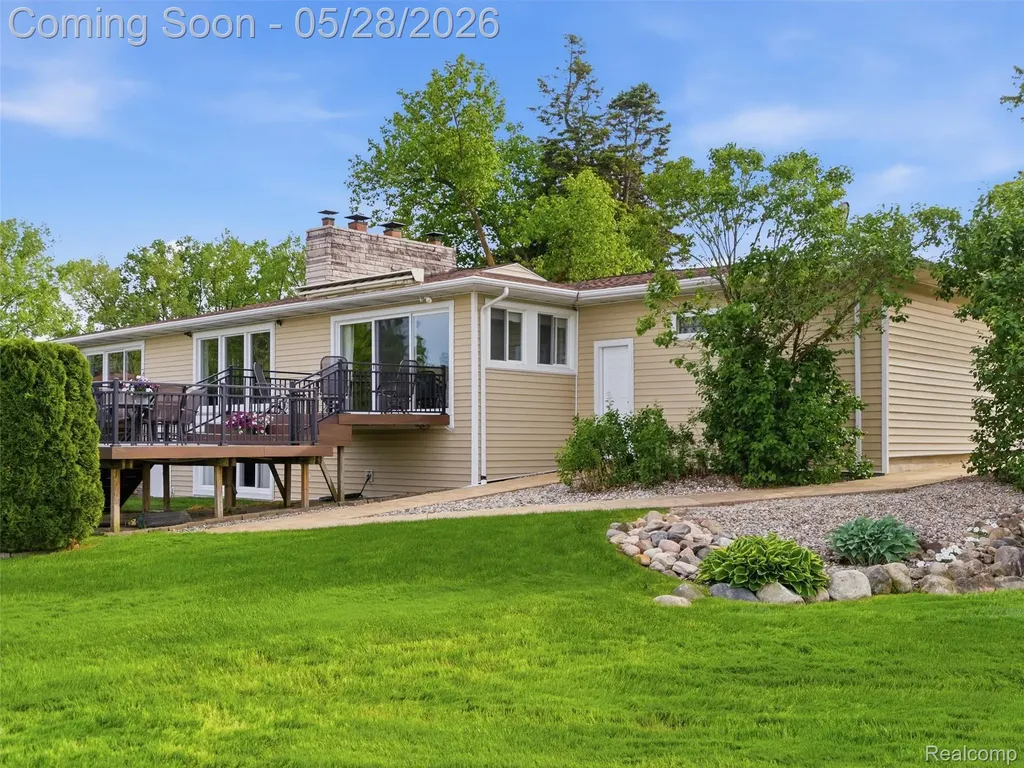 12099 Torrey Road Fenton Charter Township MI 48430